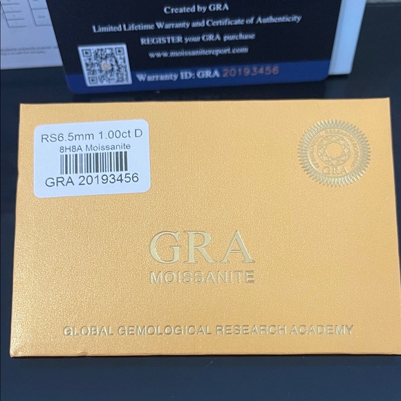 💎1.0Ctw Moissanite 3 Prongs Stud Earrings with GRA Certificate - Picture 5 of 10